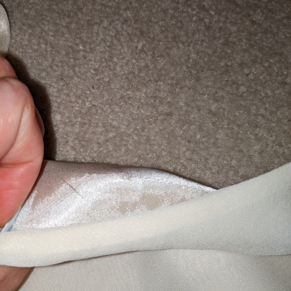 Fancy sleeveless v-neck top - Picture 8 of 15